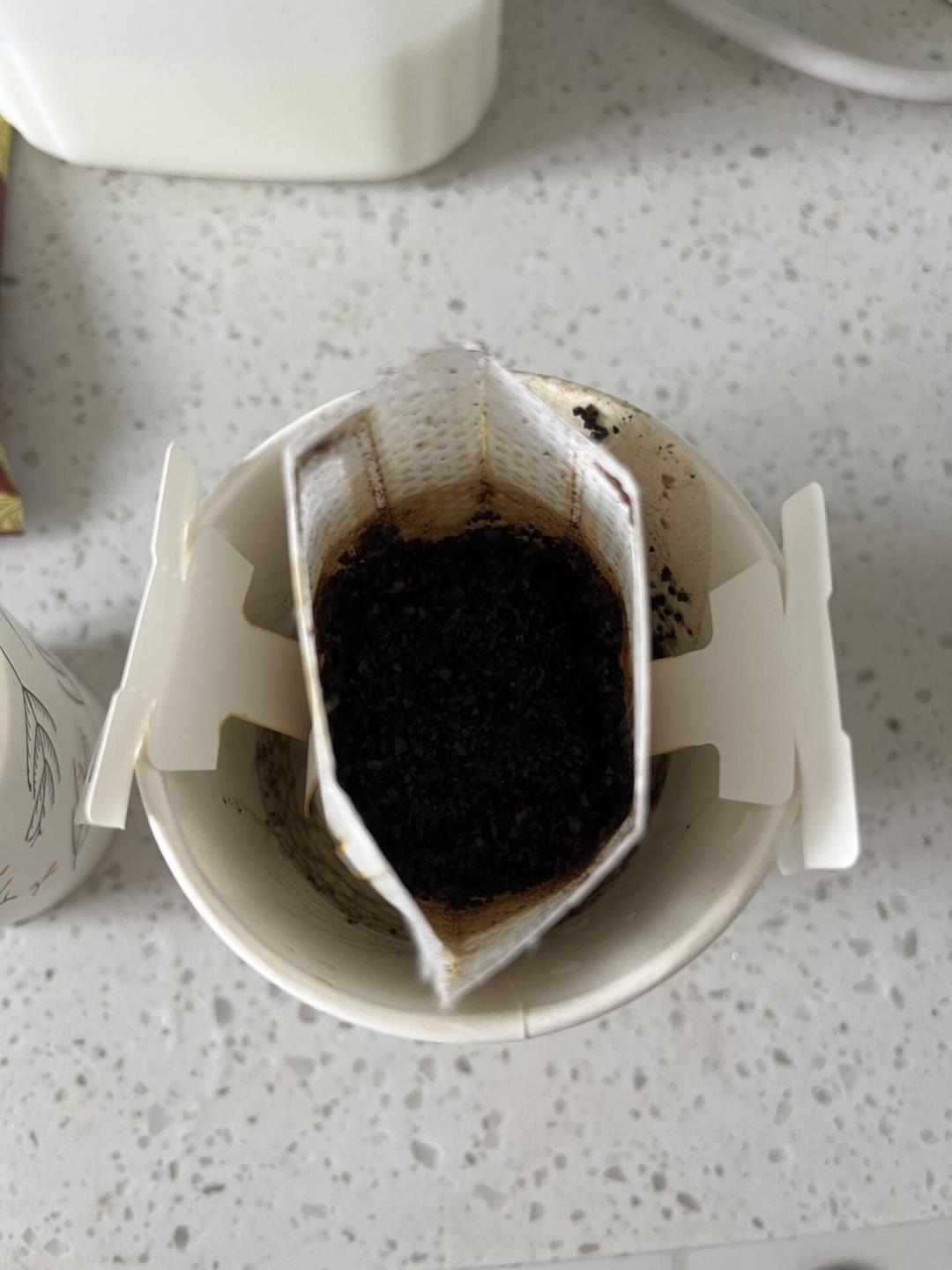 食贫道挂耳吵上风口:一包10克咖啡底价三块多,多花的钱到底买到了什么