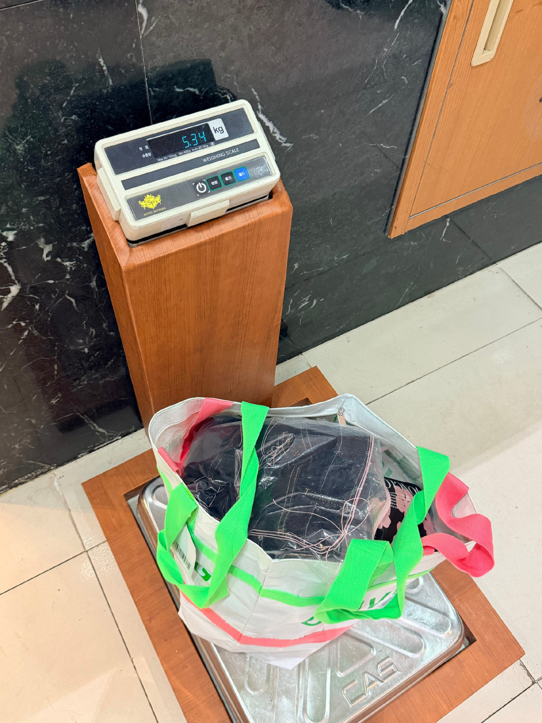 出发前两周,留学生还在问“28寸含轮166cm能不能托运”:出境托运箱的选购,别从颜值开始看