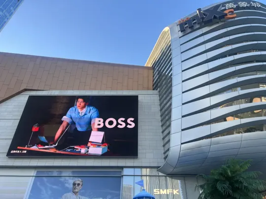 BOSS汪顺秋冬大地广开始逐城点亮:打卡前先看哪几座城市、哪几块屏、窗口期多长