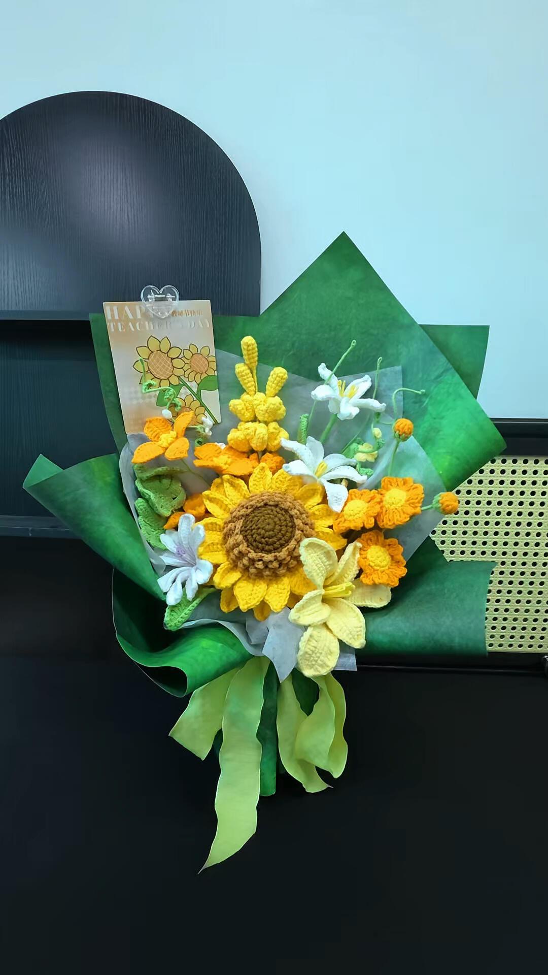 离教师节还有12天,钩织花束刷爆首页:自己钩、定制还是买成品?先算清这笔账再动手
