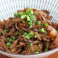 五花肉烧干豆角配萝卜丝汤