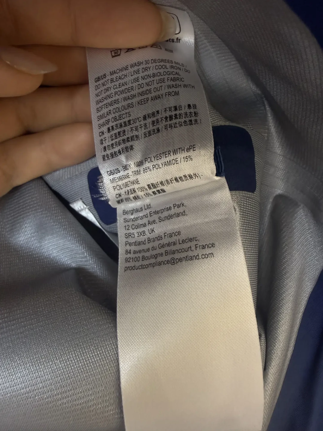 贝豪斯冲锋衣薄得像纸?始祖鸟Alpha SV都在同步换膜:是不是减配,看数字别看手感