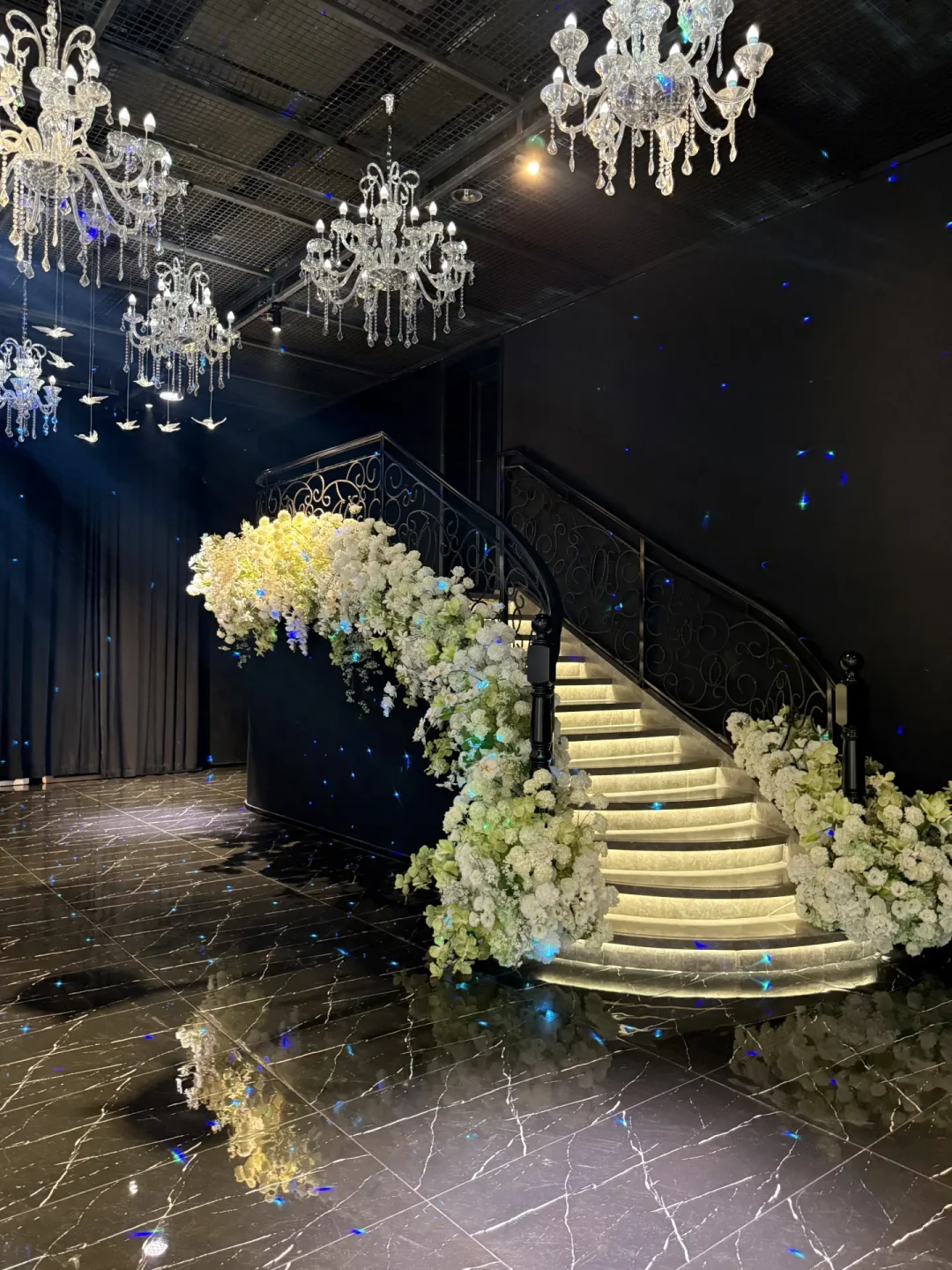 同庆楼承认宴会订单下滑:订秋季婚宴的人,筹码变多了