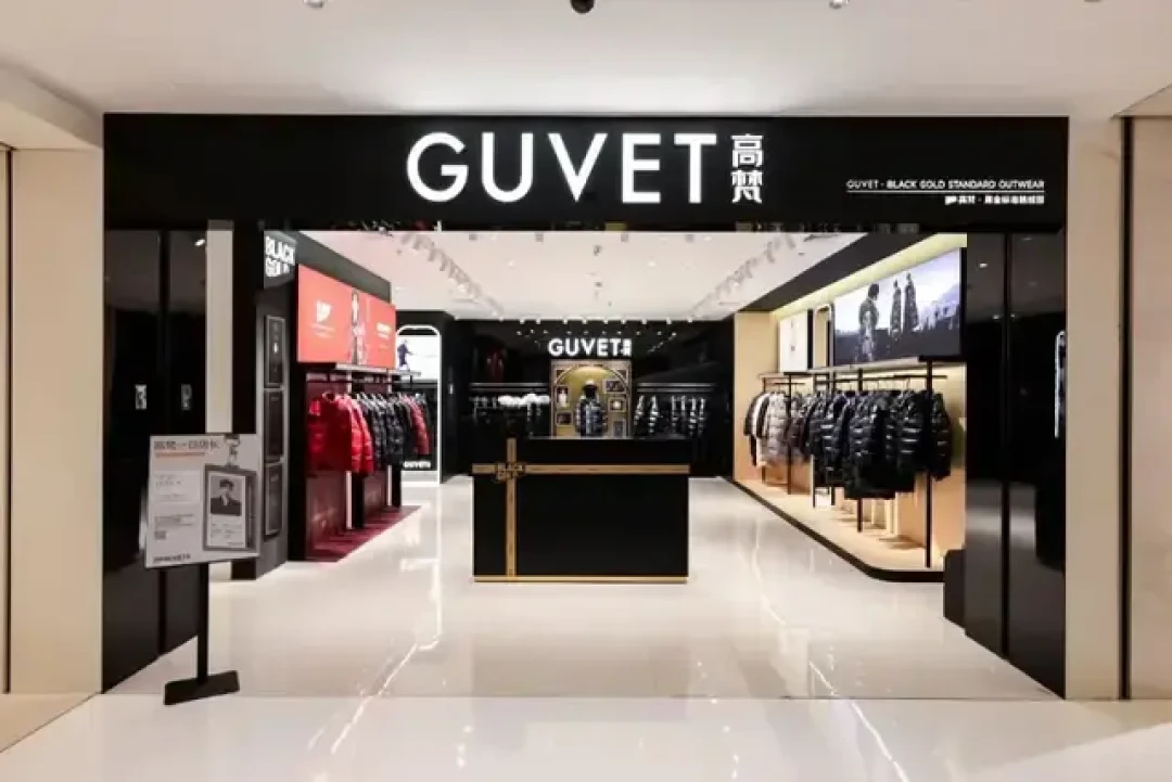高梵一边挨着LV开店,一边被1200元清仓:两种价格背后,是三种买法