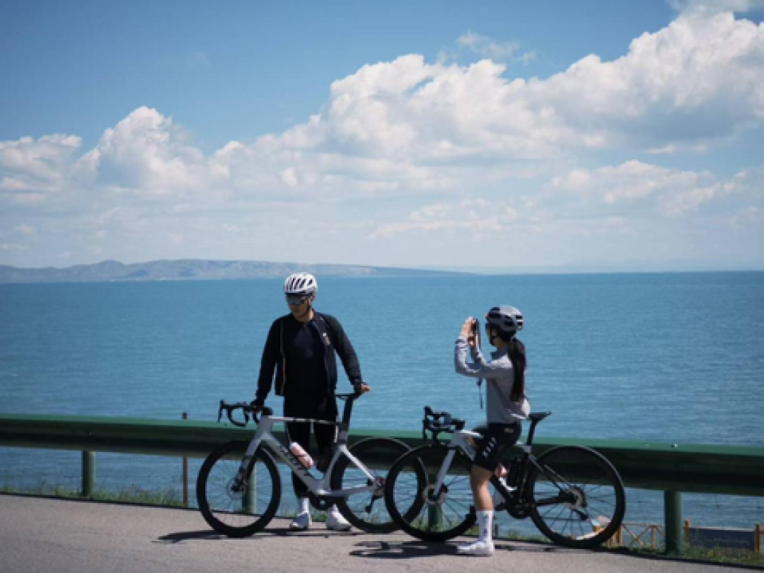 独库公路8月底下雪了:秋季bikepacking窗口期盘点,国庆8天该押哪条线