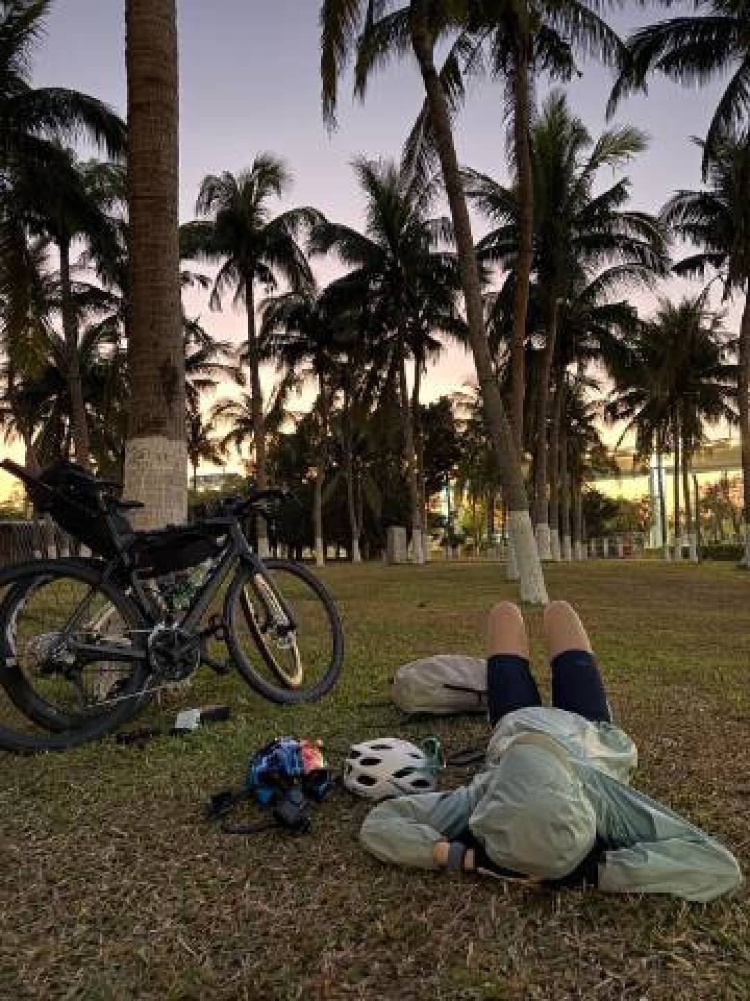 独库公路8月底下雪了:秋季bikepacking窗口期盘点,国庆8天该押哪条线