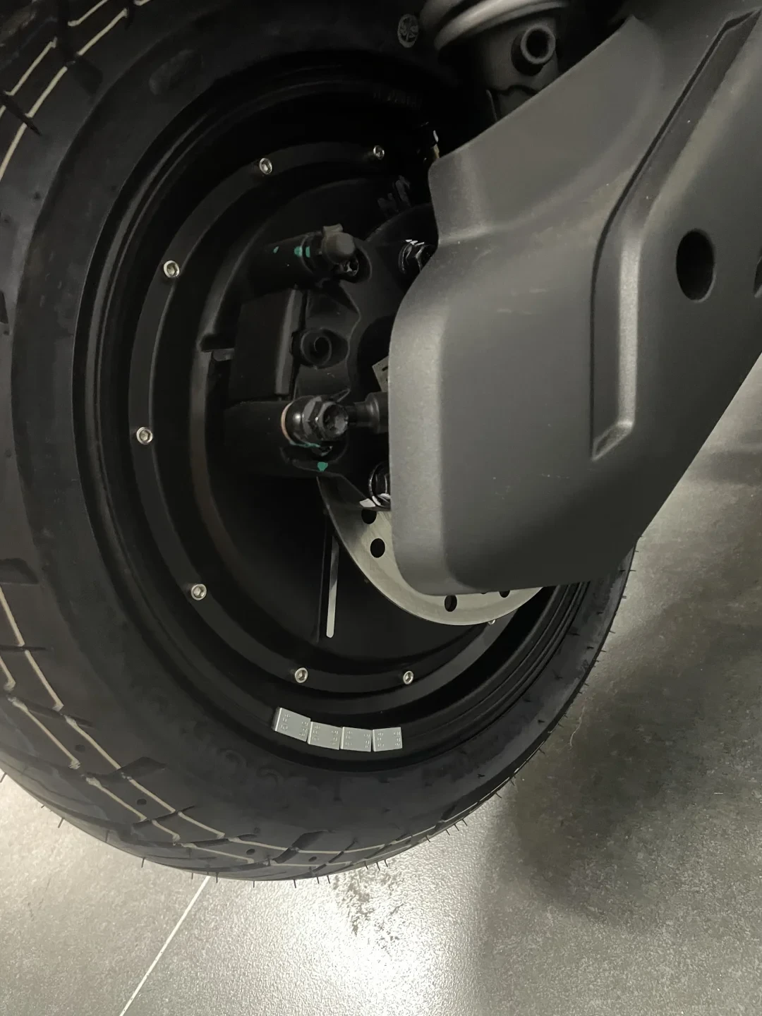 极核AE6三个版本怎么选:7999的Pro是素车、12999的Max雷达要等OTA、17999的Ultra还在排产——把这6件事想清楚再下单