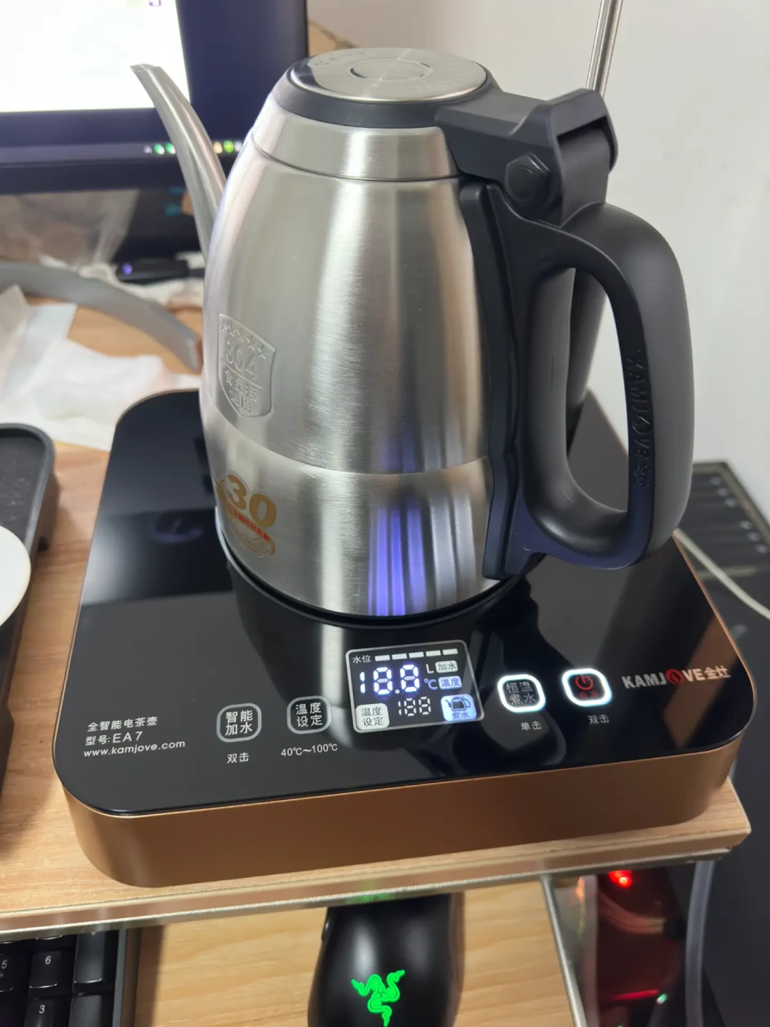 老款用了8年不坏,新款3个月掉粉:金灶这个夏天被连续“避雷”,37年的茶桌老牌子还值得买吗