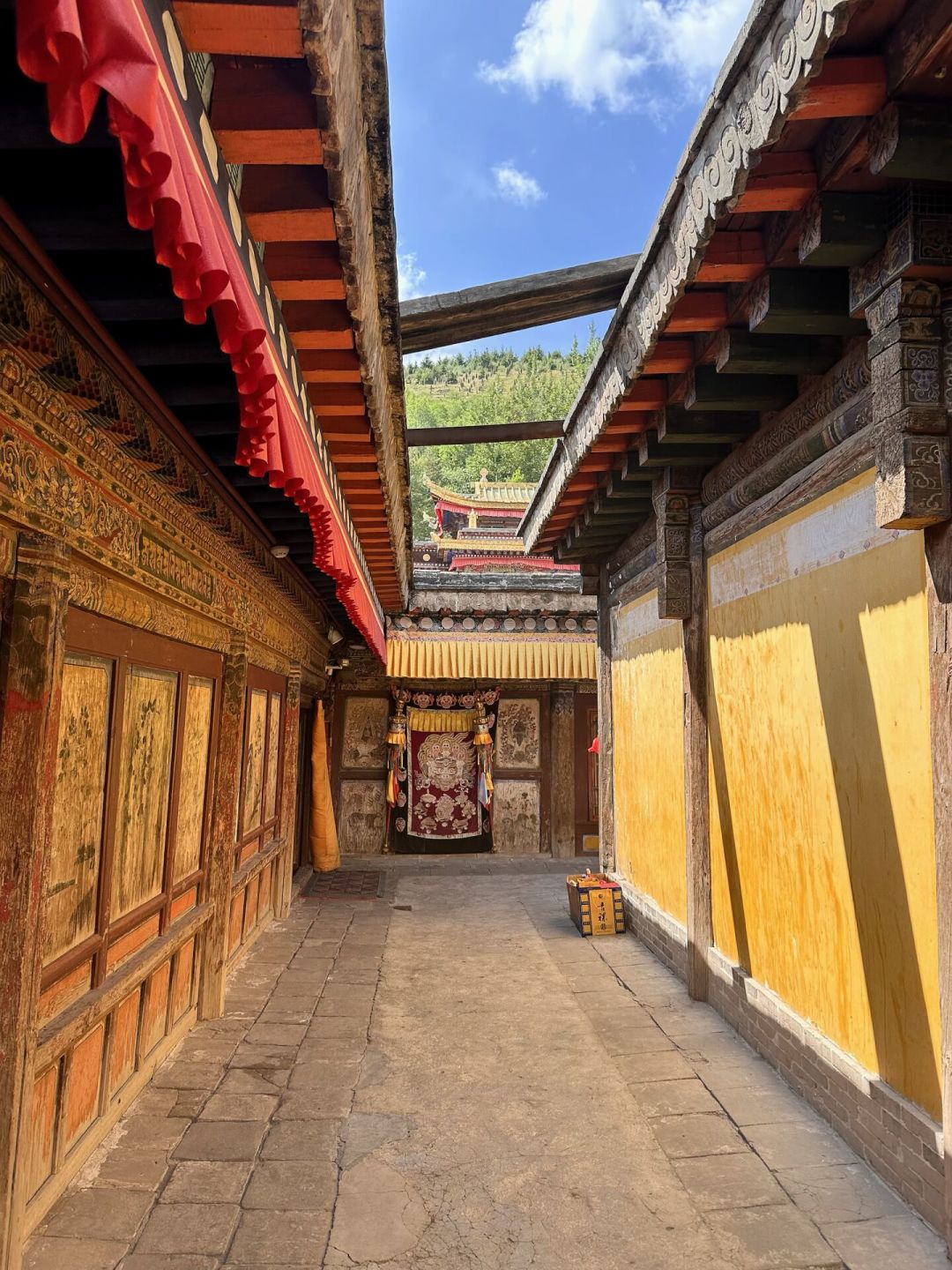 暑期尾巴去塔尔寺？先把这三件事搞清楚：海拔、雨天和客流