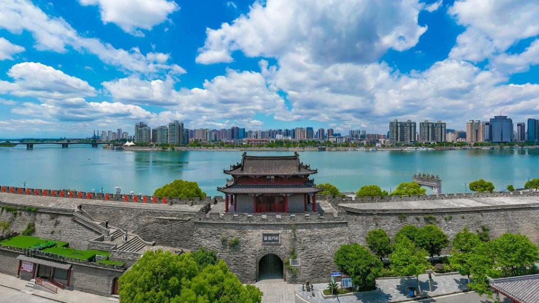 「黄蓉偏心」吵了半年:我把网上吵的证据拆成两本账——遗产给了郭芙,操心给了郭襄