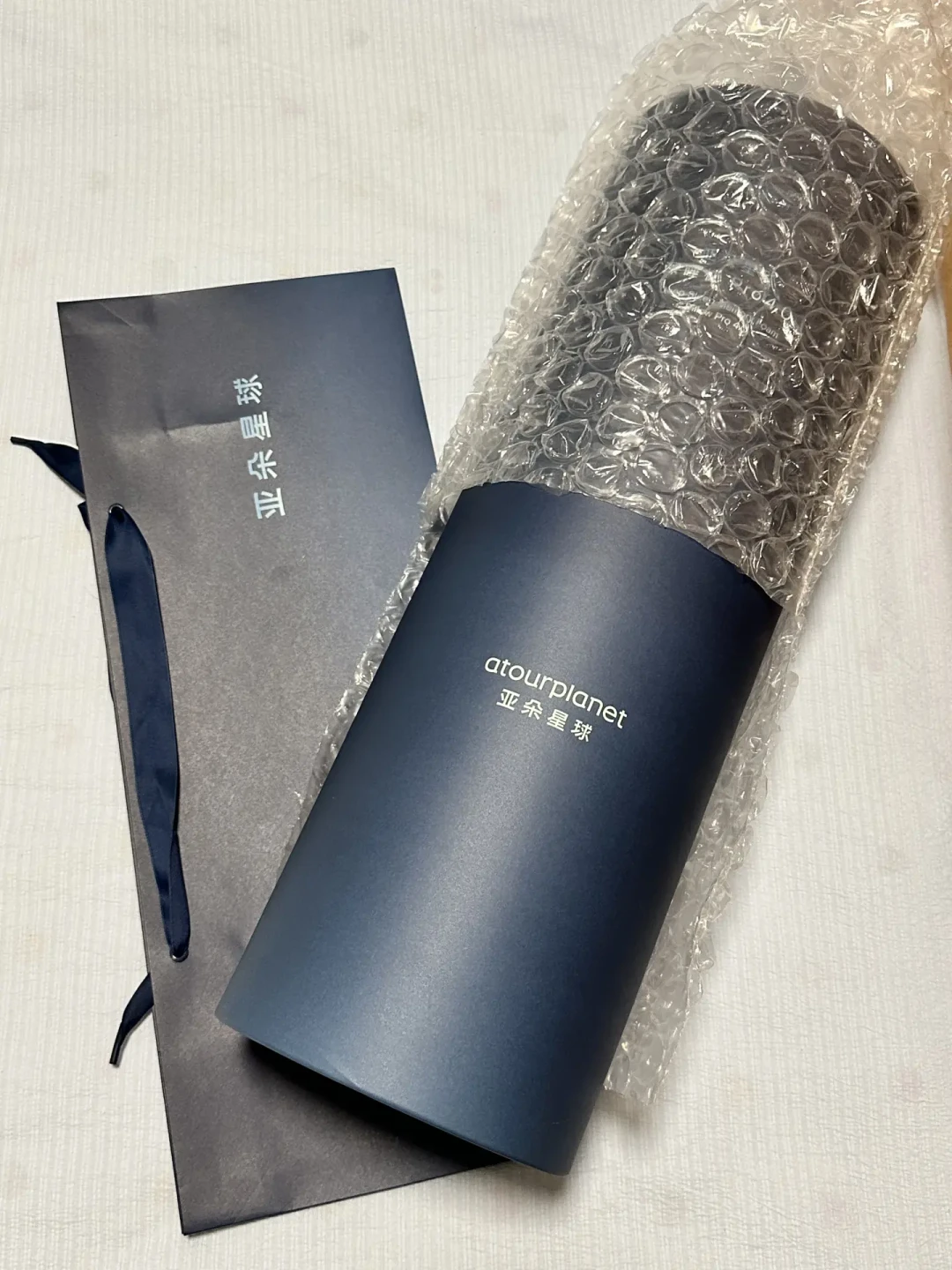 你的酒店房间,其实是亚朵的“展厅”:卖出1200万只枕头后,445元的深睡枕还值得买吗?