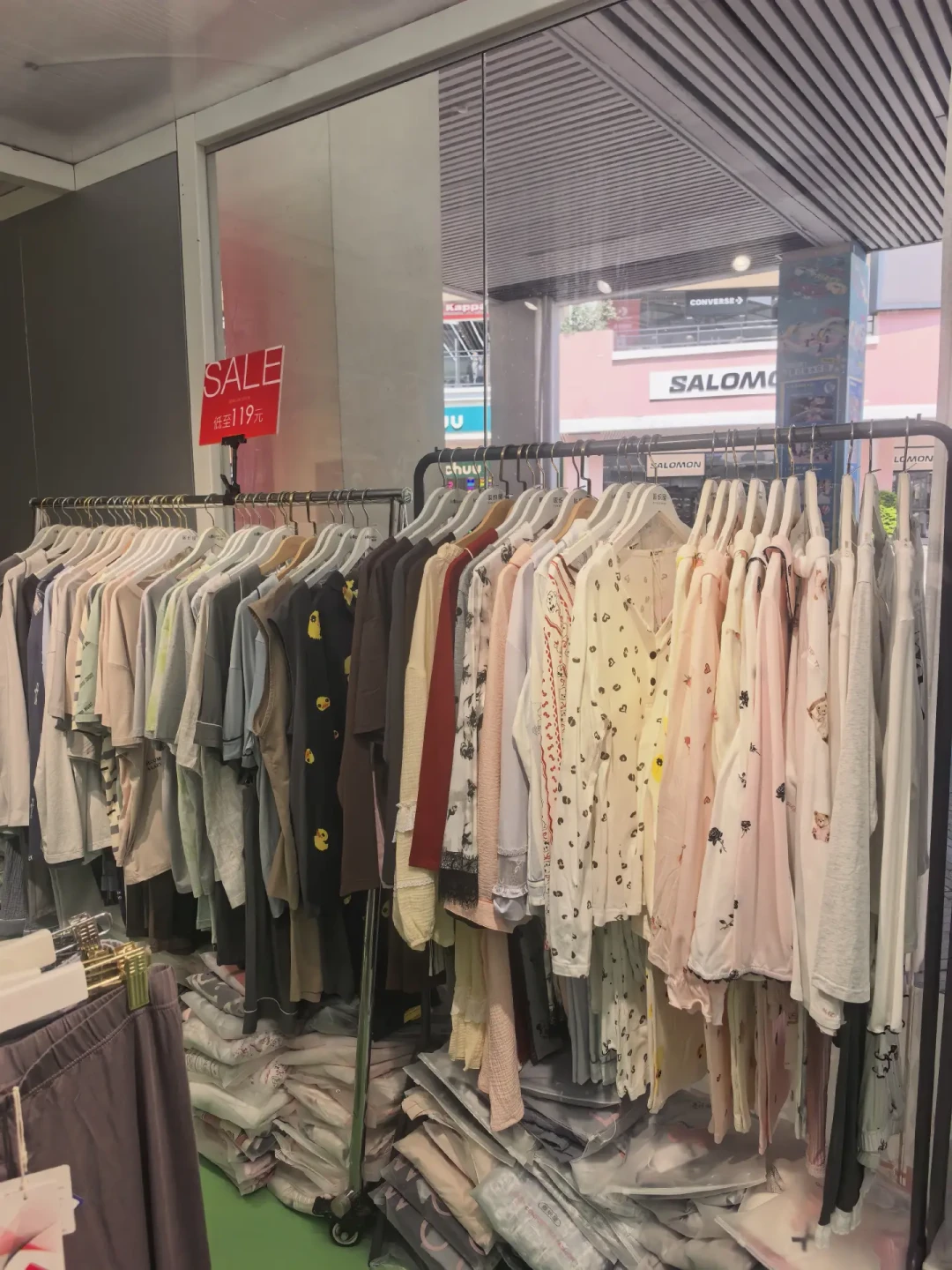99元10双、2.5折起:我把阪织屋眼下的奥莱和开业福利整理完了,开学囤货这3类就够