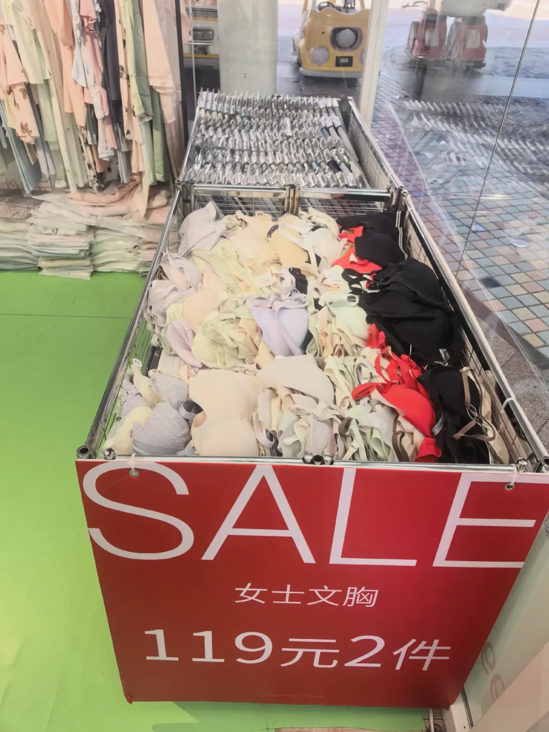 99元10双、2.5折起:我把阪织屋眼下的奥莱和开业福利整理完了,开学囤货这3类就够