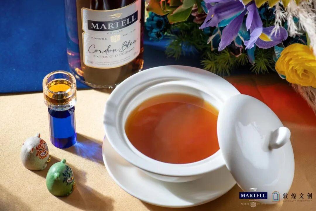马爹利的中秋短片不卖酒,讲回家:两分钟《名士燕归来》没明说的三层心思