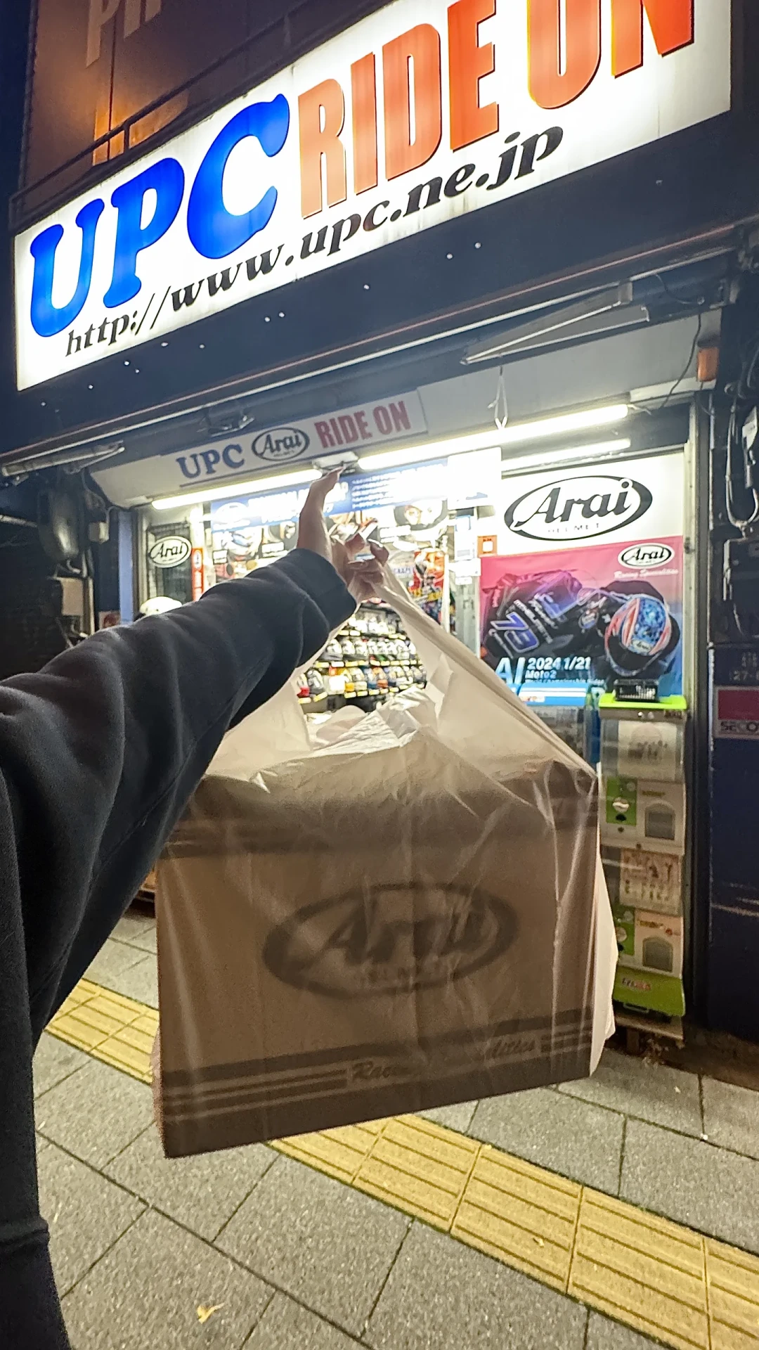 “只能看,不能买了”:日本Arai店被买到停售现货后,国庆临近,命中率还剩几成?