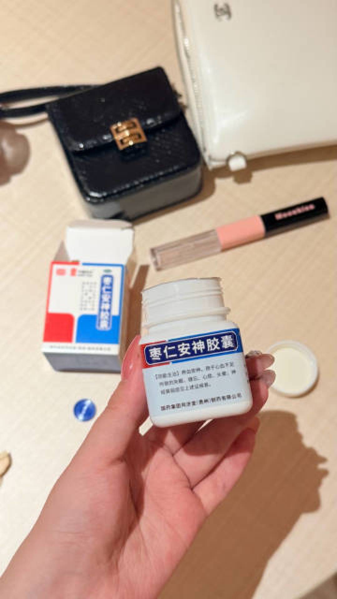 雷允上晚安膏29.9元一盒:有人吃两盒劝退,有人从山姆转投,买助眠膏前先看包装上这三行字