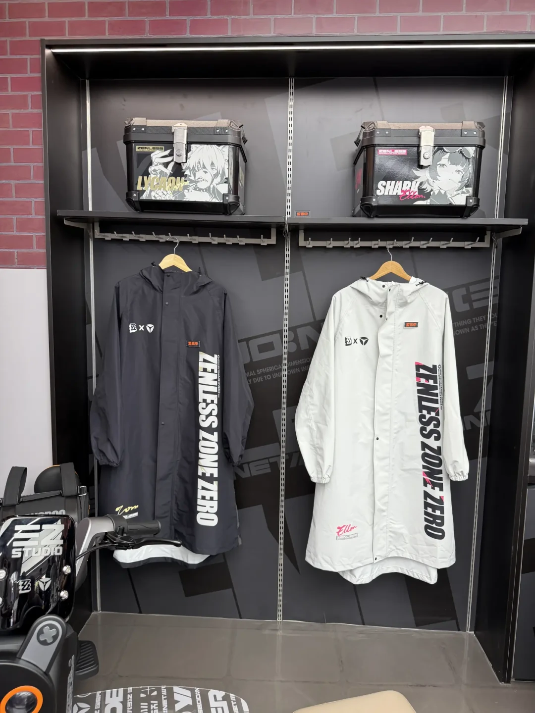 雅迪×绝区零联名进入交付潮：有人7月订车8月提车，有人卡在浙江上不了牌——翻了数十条最新车主晒单，把四笔账算清