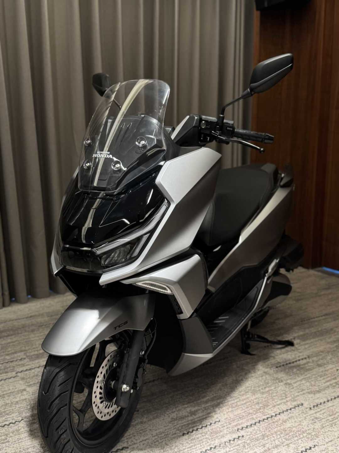 豪爵UFR150A上市15280元:两气门配上投屏、NFC、胎压,四气门车主喊“背刺”之前,先把三个版本比一遍