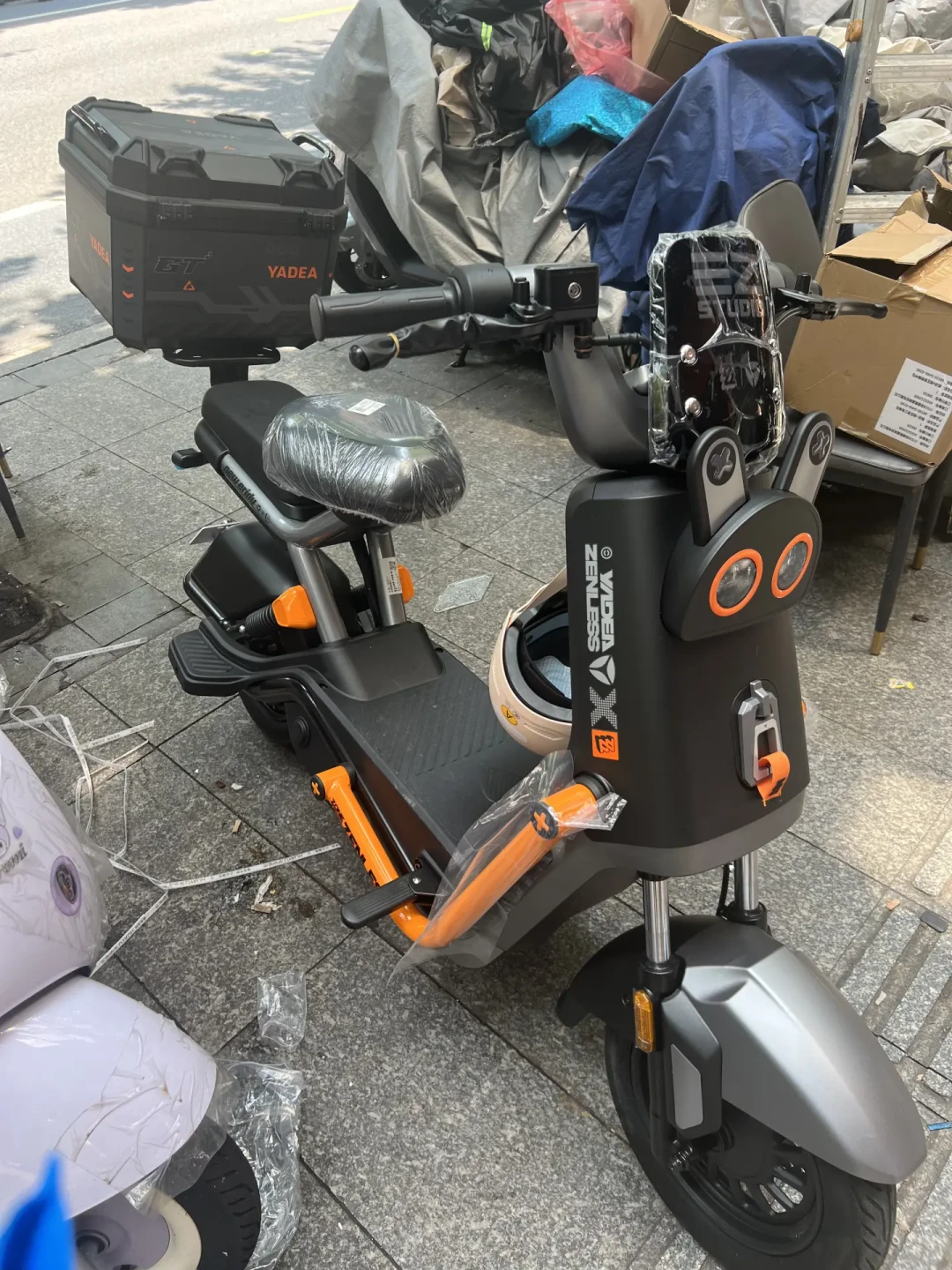 雅迪×绝区零联动车卖了一个多月:四款车4199元起,其中两款没驾照骑不了
