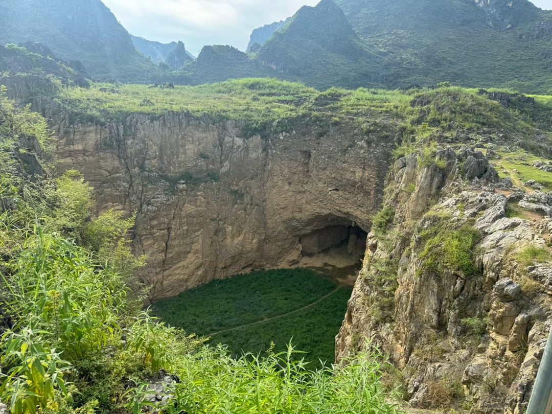 海底隧道没有鱼,珠峰也没有电梯:对了5个被AI造出来的网红景点,出发前请核这份清单