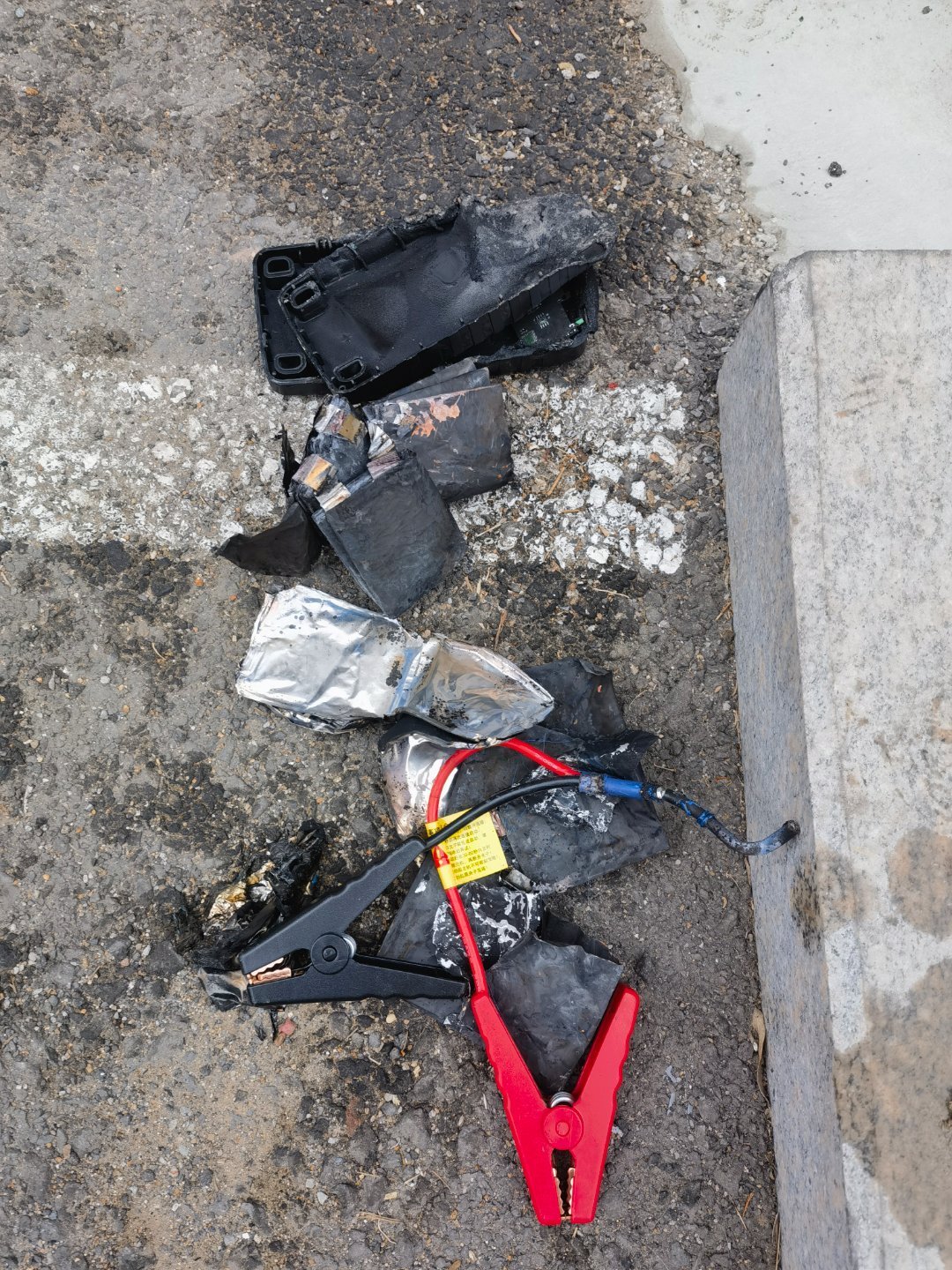 亏电高峰快到了,搭电宝先别急着买:一边起火、一边软文,翻完4个平台80多篇讨论,先把三笔账算清