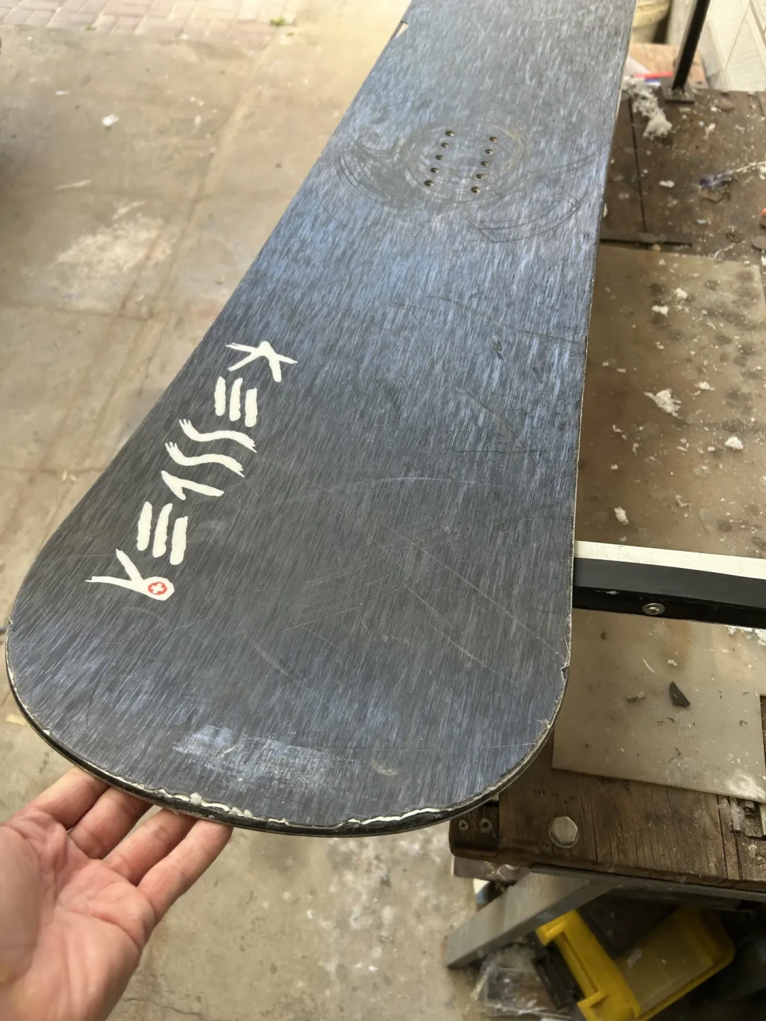 店里打蜡一次150-200元,自己动手两次回本:开板前,把雪板的年度大保养做了