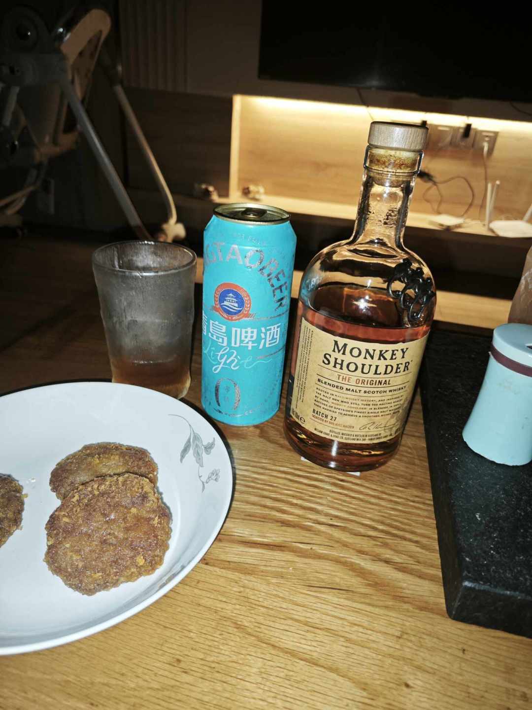 三只猴子刚拿下世界50佳酒吧合作,行情却跌到地板:百元口粮第一瓶,现在该囤吗?