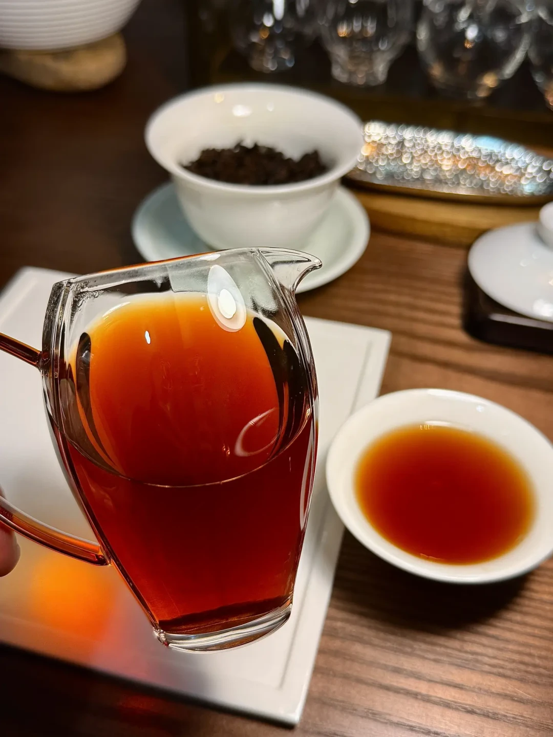 家里翻出一饼老茶还能喝吗：喝掉、扔掉还是继续存，先过这三关
