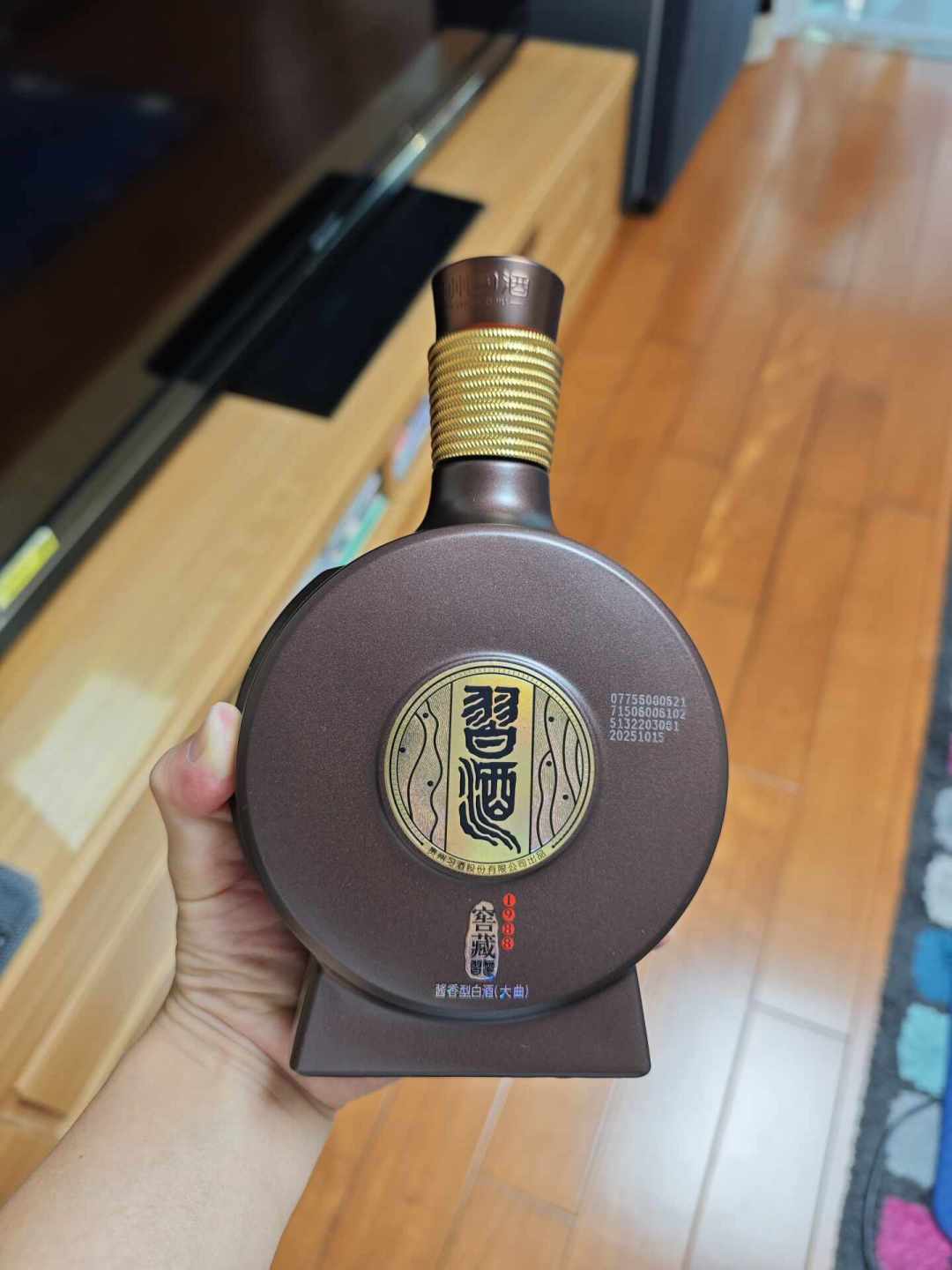 赖茅请客撑得住场面吗?从知乎吵到微博:中秋饭局,先看坐的是谁再决定开不开瓶