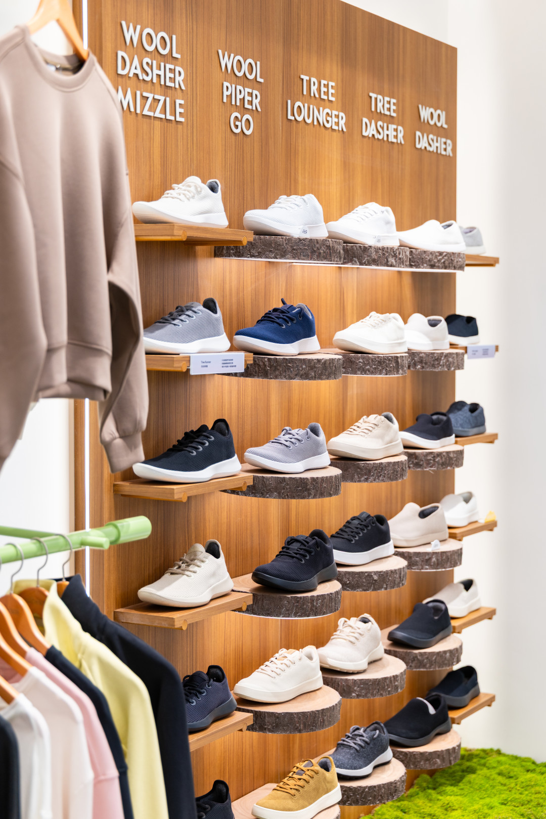 同一个Allbirds,有人穿3年,有人穿10次就破洞:今年秋天买羊毛鞋前,先搞懂产地、批次、系列这3个变量
