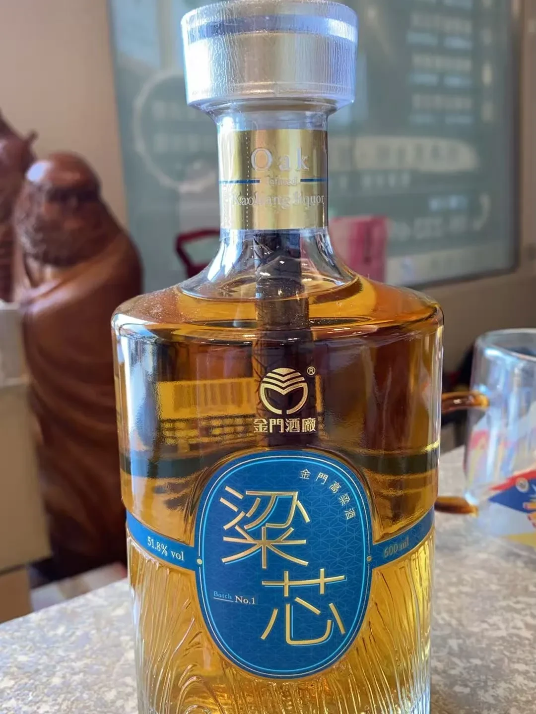 瓶子里封进橡木条:51.8度的金门高粱“威士忌化”,是噱头还是真东西?