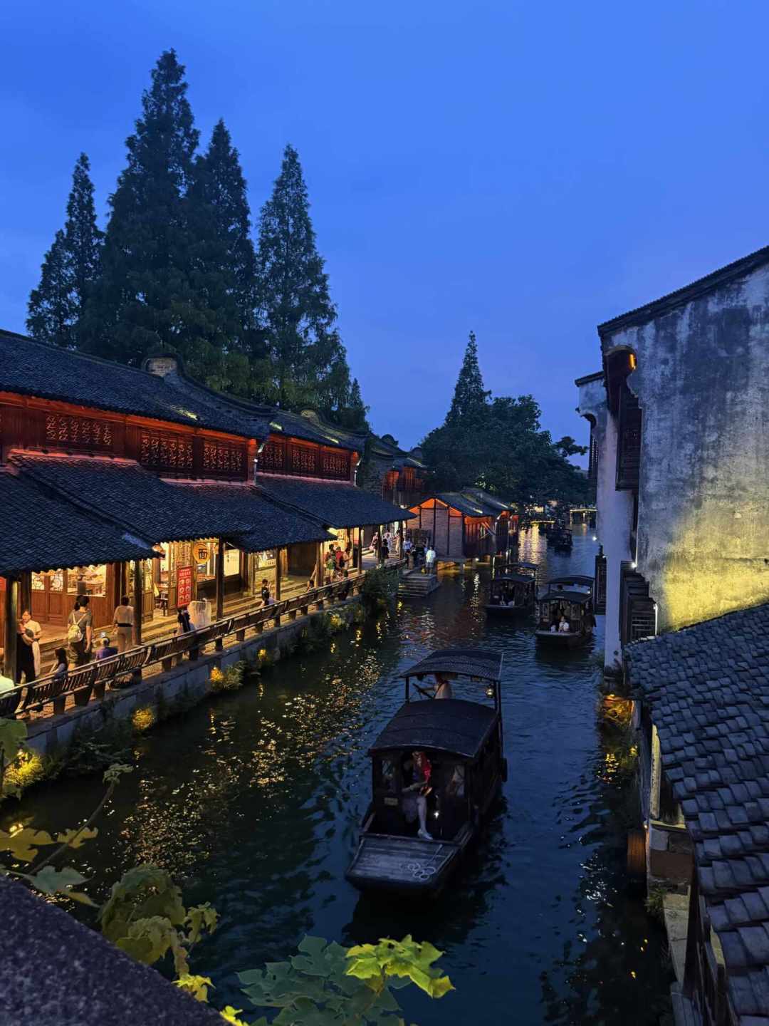 280涨到5850之后,国庆去古镇住哪儿:住镇里、退镇外还是睡车上,这笔账我替你算全了