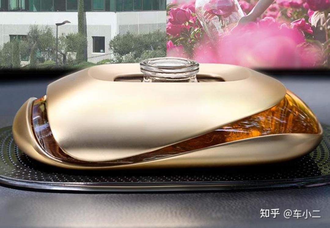 车载香薰被骂智商税,可争议帖的高赞评论是名创优品和舒肤佳:翻完4个平台的横评和600多条评论,5档价位的差别就3句话