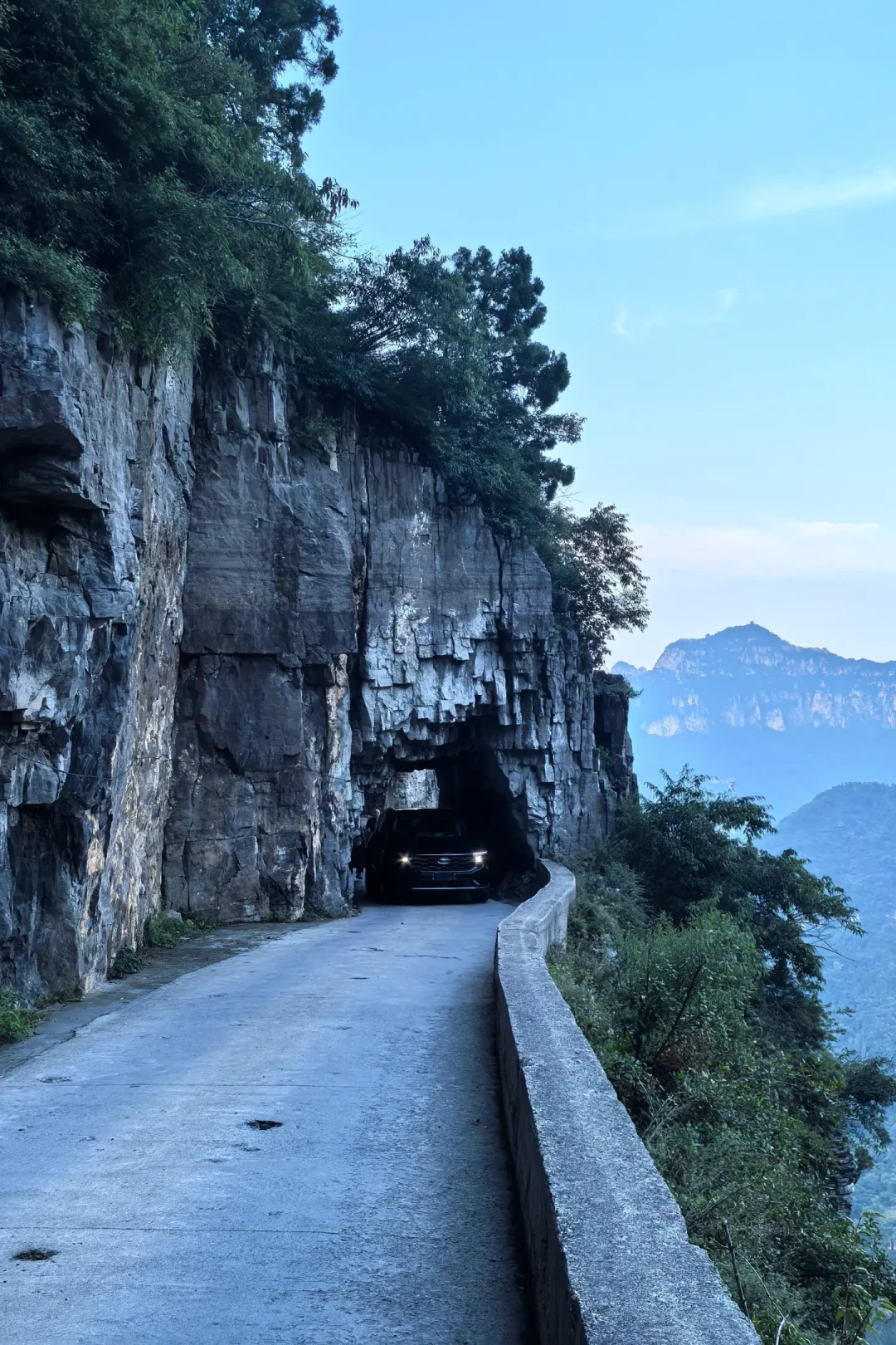 山路窄路打对面,不是“靠悬崖的让”:翻完这个夏天太行十六拐的会车帖,我把让行顺序理出来了