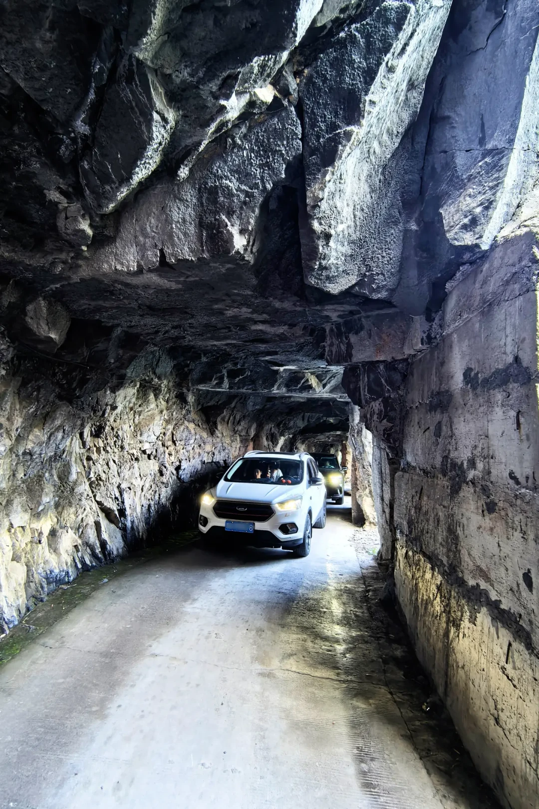 山路窄路打对面,不是“靠悬崖的让”:翻完这个夏天太行十六拐的会车帖,我把让行顺序理出来了