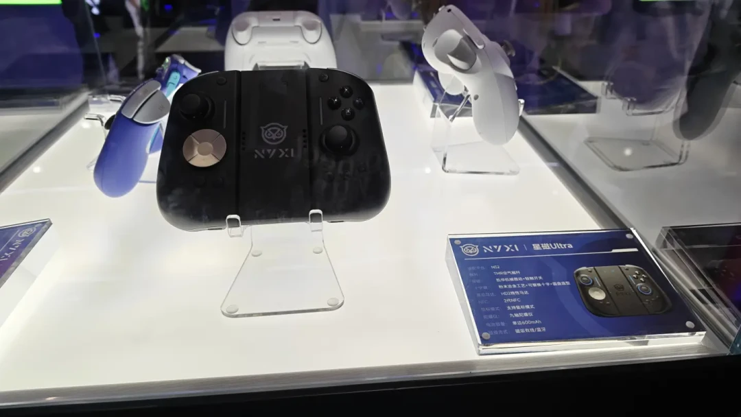 任天堂给Joy-Con留的那道缝,被459元分体手柄为颜值抹平了:想给Switch 2买第三方分体,先看懂这道物理题再掏钱