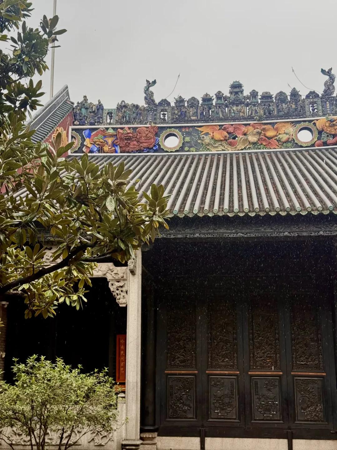 陈家祠“无聊”还是“岭南天花板”？8·28大雨那天，劝你先关掉超广角