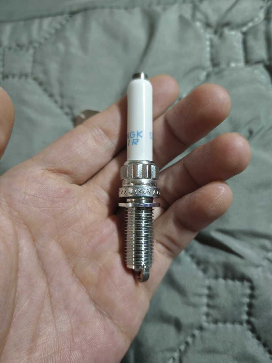 NGK火花塞到手,防伪码扫出“正品”能信吗?装之前先看“查询次数”