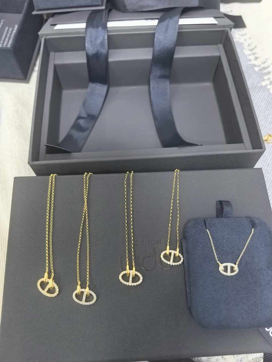 60元的平替 vs 八百多的APM正品:翻完十几篇实测帖,我理清了哪些能替、哪些不能