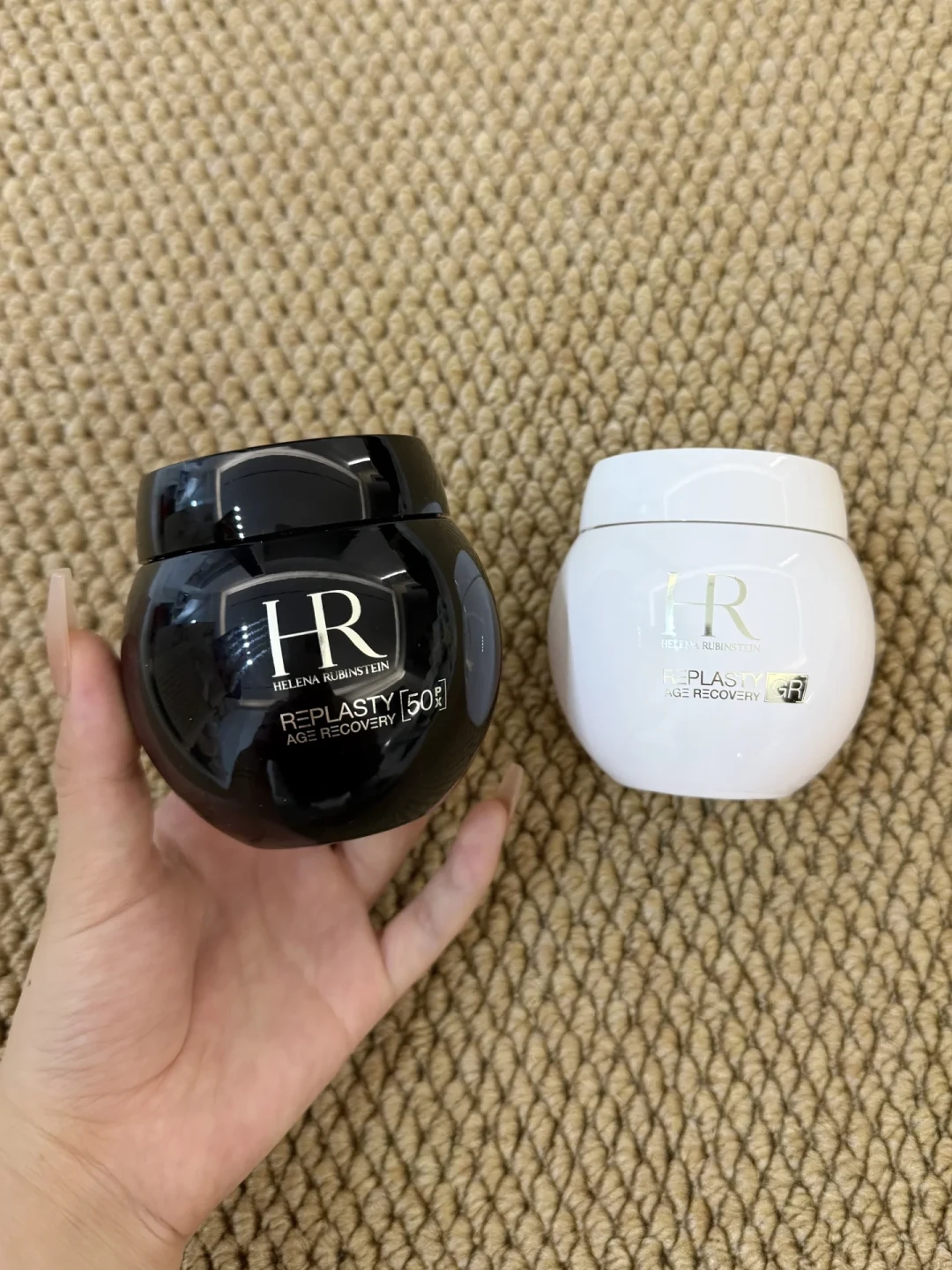 王菲巨幕刷屏,赫莲娜这次要你凑齐“黑白双打”:翻了三十篇搭配实评,这对7000元CP不是人人适合