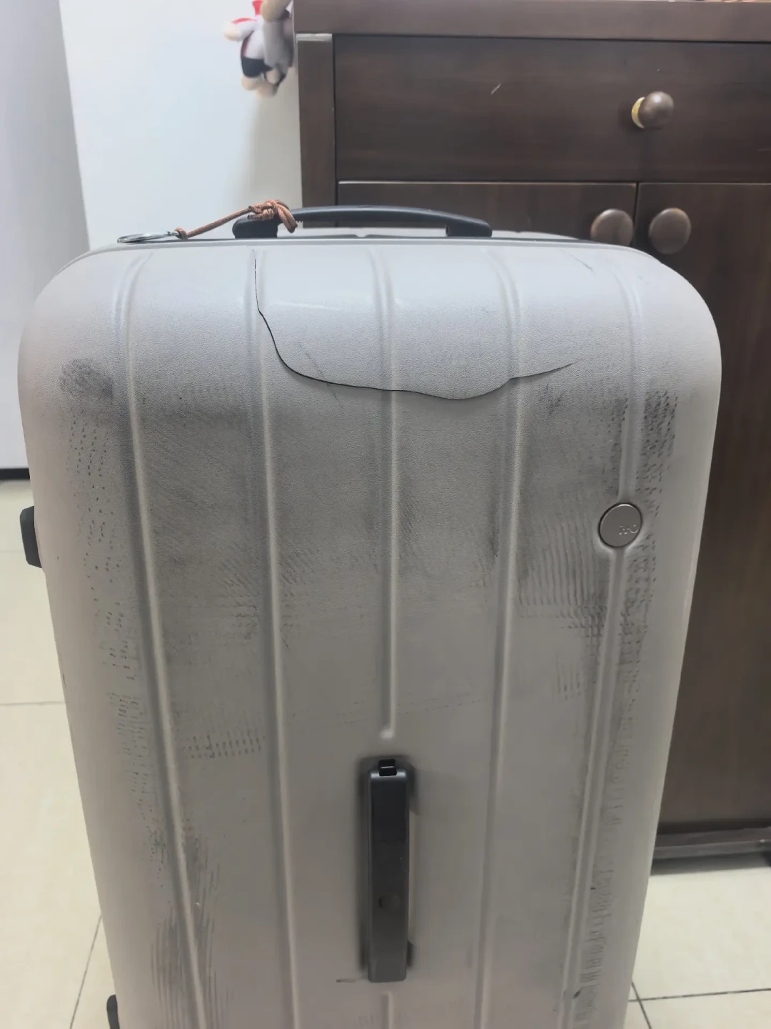 ITO箱子被托运摔坏,别只在转盘干生气:航司赔付有讲价空间,官方换新有倒计时