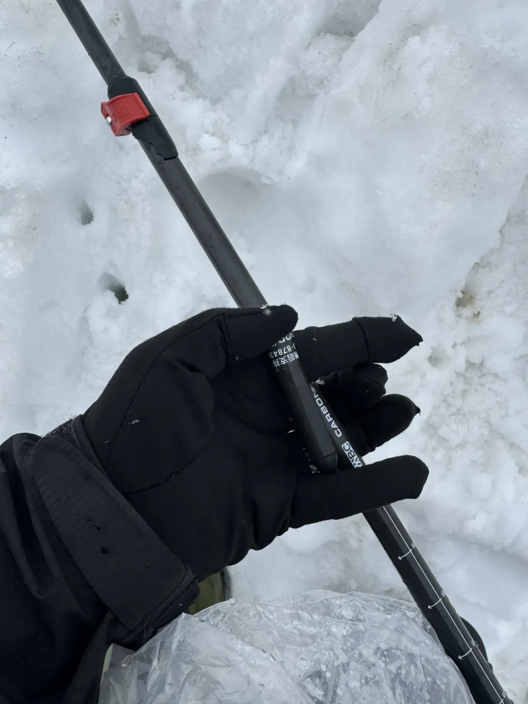 碳杖断在卡瓦格博的雪里:翻完近3年断杖记录,LEKI选碳还是选铝终于有答案了