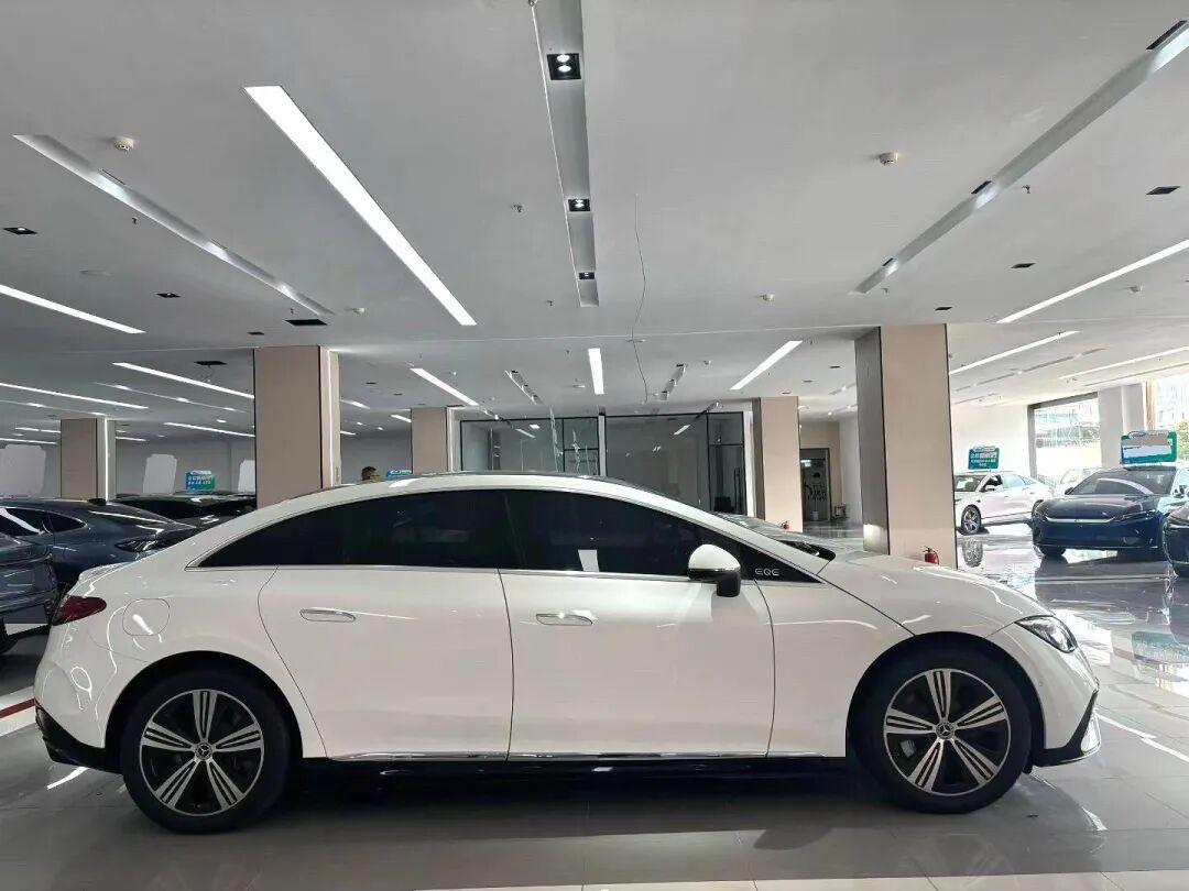 指导价47.8万的奔驰EQE,现在21万出头:我把全网EQ甩卖行情对了一遍,这漏不是谁都能捡的