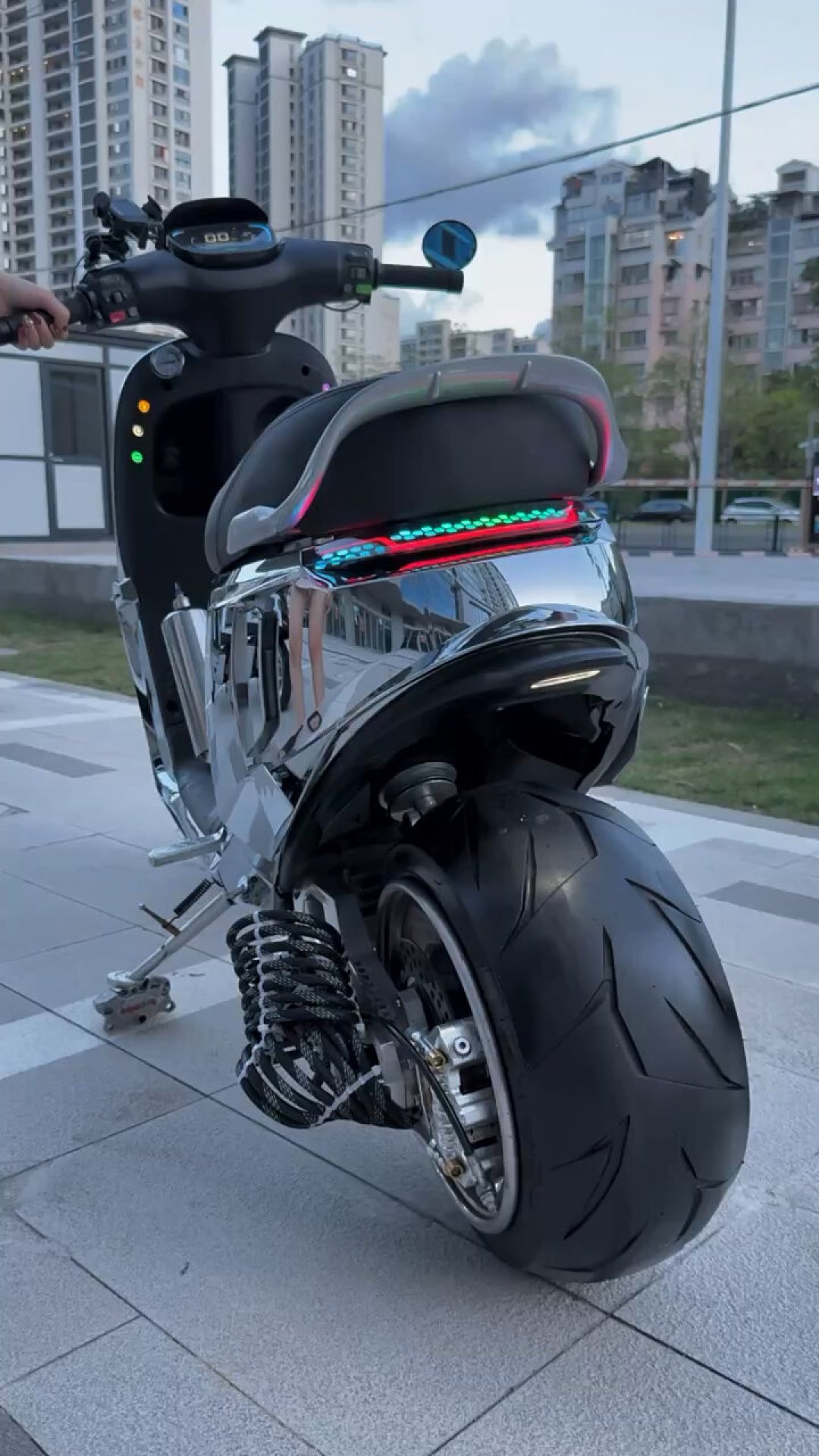车价七千,改装三万:电摩严查年,沉迷改九号的年轻人,这笔钱怎么花才值