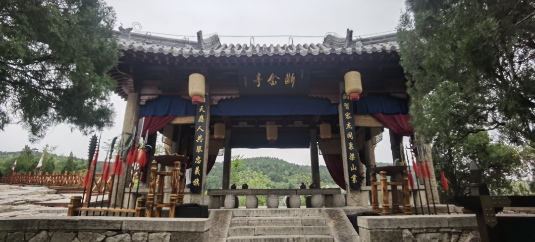 晁盖不在一百零八将里——这不是遗漏,是《水浒传》最狠的一笔