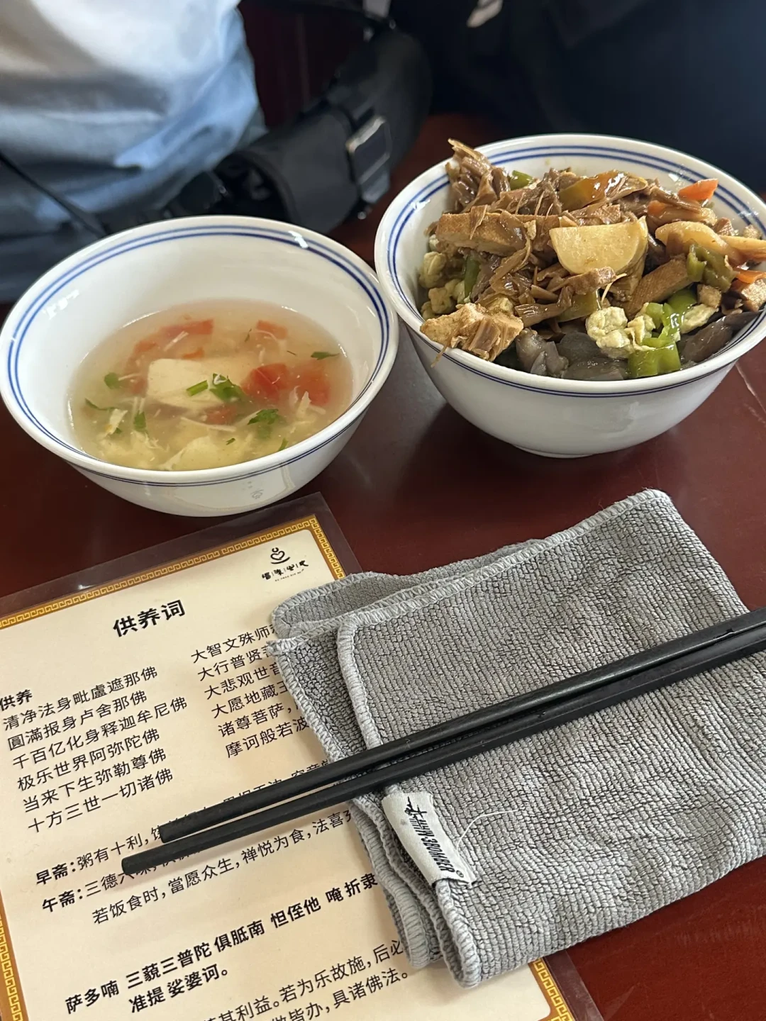 免费的比演唱会票难抢,贵的能到29800:国庆前把禅修的坑和报名一次说清