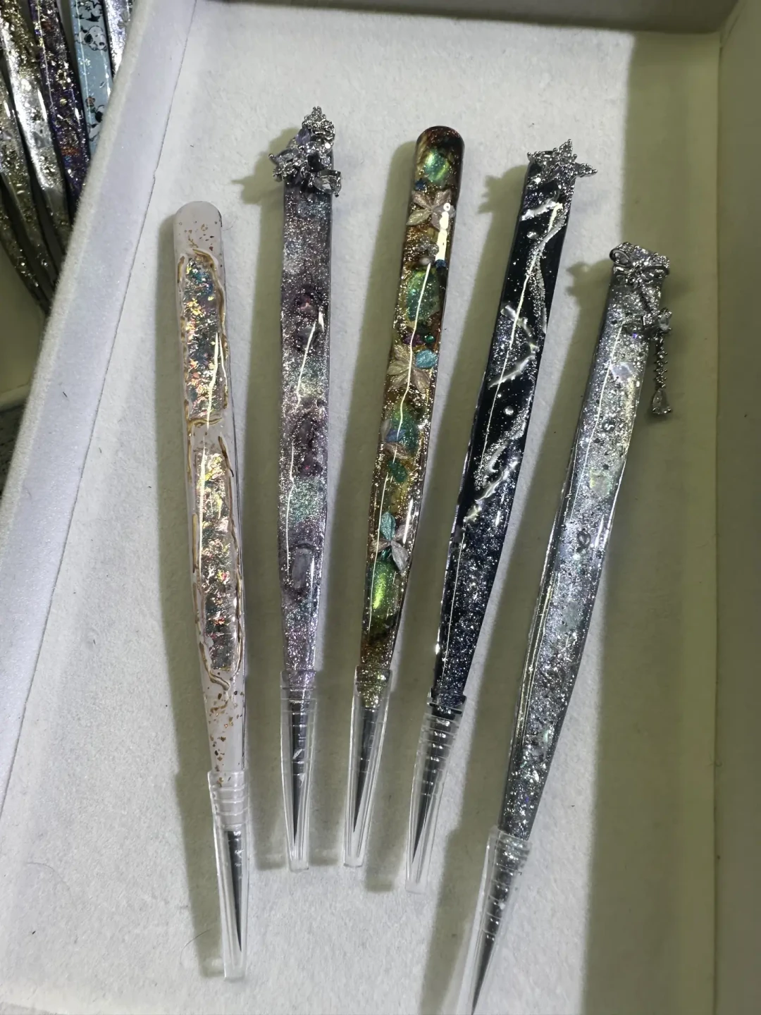 一把镊子卖24元,限定款还抢不到:造景贴纸圈的滴胶镊子,价格分层、坑点和DIY成本一次说清