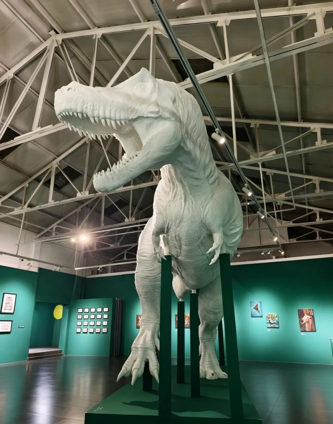 最后一天：798免费恐龙展今天撤展，1:1霸王龙要“下班”了，值得冲吗、看什么、怎么买，一次说清