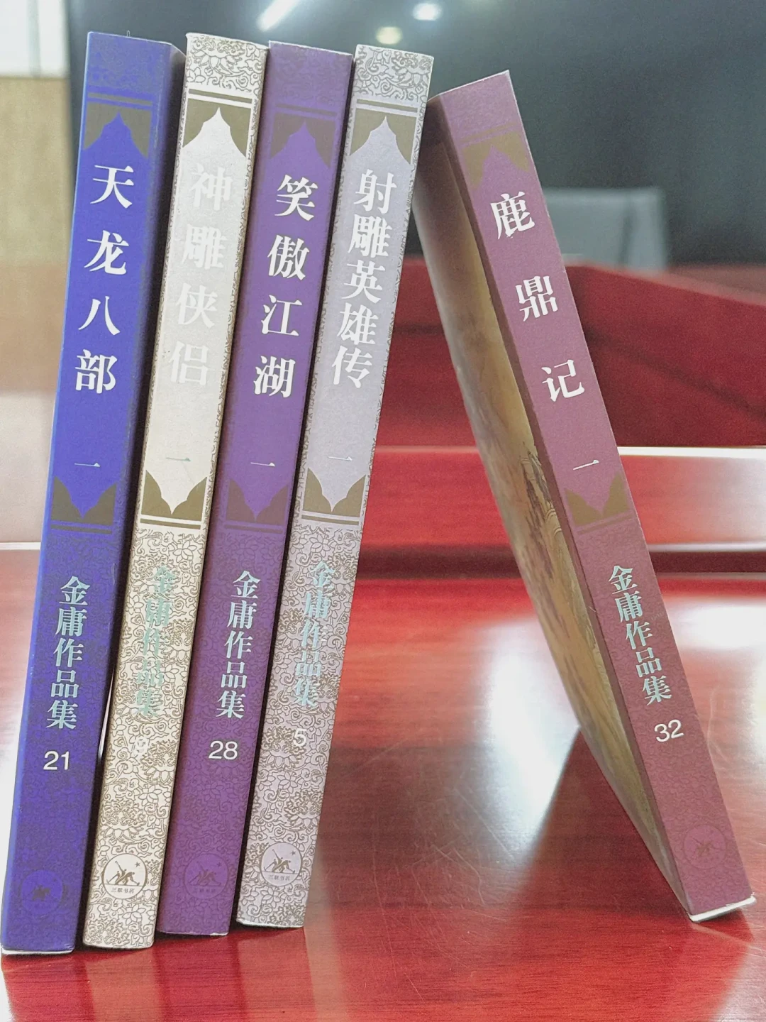 「方丈梗」翻红、央视六套重播之后,有人开始去原版里找胡斐:《飞狐外传》买哪个版本?