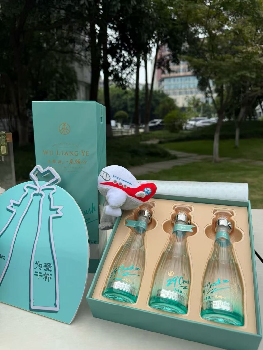 二十几度的白酒集体霸榜了:一款60天卖破1个亿,另一款只卖出32件——试还是避?